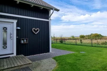 Fassade / Eingang Schwedenhaushälfte "Küstenliebe" in Sehlendorf an der Ostsee