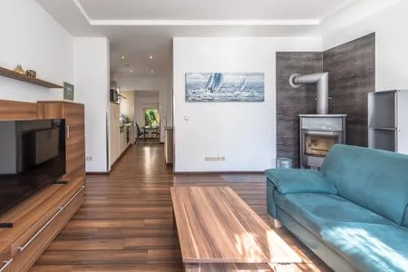 Ferienwohnung Kleines Meer Wohnzimmer mit Blick auf den Ofen  Kleines Meer