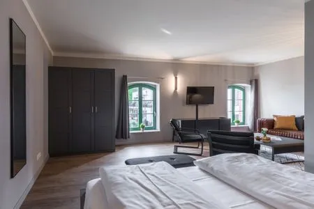 Ferienwohnung Heimathafen Ausblick vom Bett in den Raum hinein zum Kleiderschrank  Heimathafen