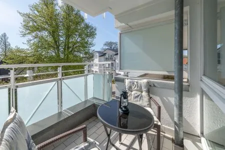 4 Ferienwohnung Godewind Aparthotel Zingst - Balkon mit Sitzgelegenheiten  Godewind