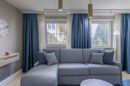 Ferienwohnung Hafendomicil Citymarina Wohnzimmer mit Couch  Hafendomicil Citymarina