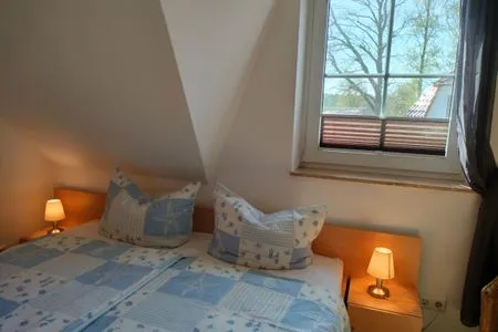 Schlafzimmer mit Doppelbett  Am Deich Haus 26