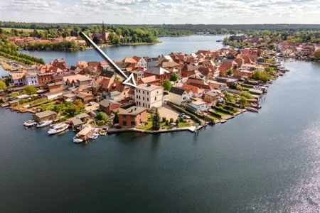 Ferienwohnung InselLiebe in Malchow - Drohnenaufnahme von Haus und Umgebung  InselLiebe