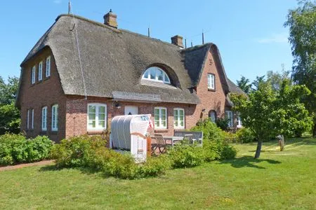 Ferienhaus Backbord in Süddorf auf Amrum Haus *Strandweg 8* Friesenhaushälfte *Backbord*
