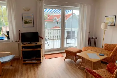 Wohnbereich mit Sofa und TV  Wohnung Giesen