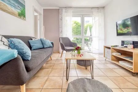Wohnbereich mit Blick zur Terrasse Residenz am Strand Backfisch (Ostseebrise) - Wohnung 5-66
