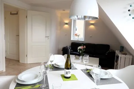 Wohnzimmer Haderslebener Str. 44, DG