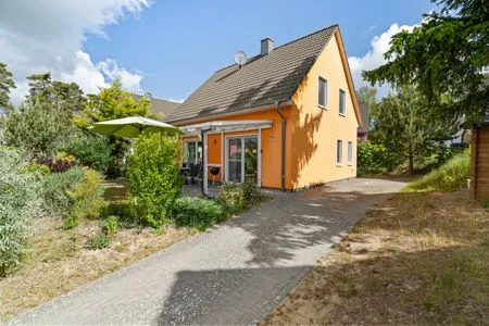 Ferienhaus Aurora Roebel Einfahrt mit Stellplätzen  Aurora