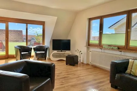 Genießen Sie den lichtdurchfluteten Wohnraum mit modernem Komfort. Robbe