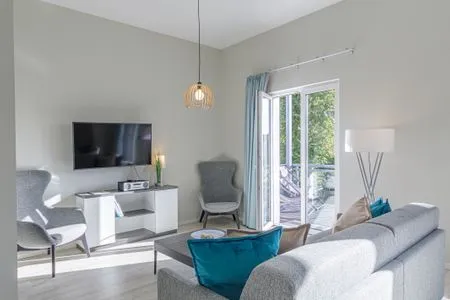 Ferienwohnung Seeräuber Ostseebad Wustrow Wohnzimmer mit Balkon  Seeräuber