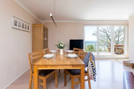 Wohnzimmer FeWo Fontane - Kamin, Sauna, Meerblick, Badeteich
