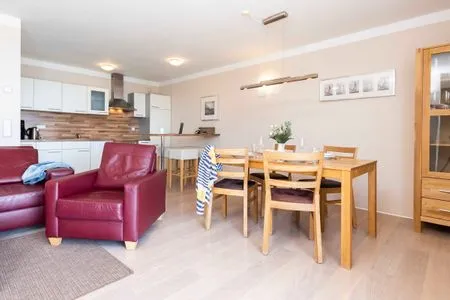 Wohnzimmer FeWo Horizont - Kamin, Sauna, Meerblick