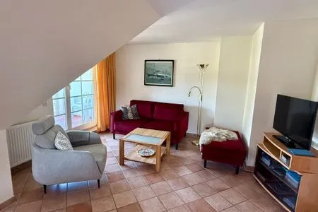 Wohnbereich mit Sofa, Sessel und TV  Störtebekerstraße 9 - Wohnung 5