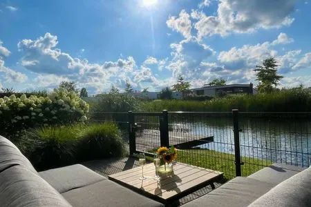  Marina Strandbad Chalet Waterlijn mit Zaun Haus Nr. 91