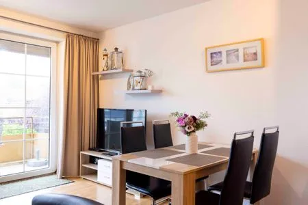 Wohnzimmer (DKK11) Ferienwohnung Strandburg