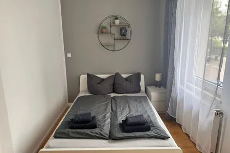 Schlafzimmer Einfaches Appartement "Tom" in Halle mit 3 Schlafzimmern und Stellplatz