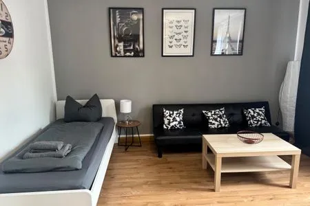 Schlafzimmer Einfaches Appartement "Tom" in Halle mit 3 Schlafzimmern und Stellplatz