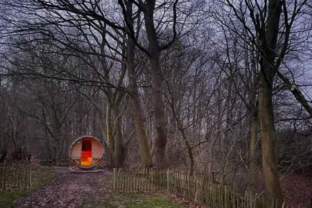 Fass-Sauna im Herbst/Winter Reetdachkate Fuchsgraben