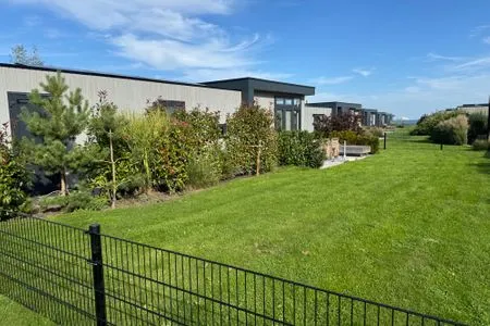  Enkhuizer Strandchalet mit Zaun Nr. 257