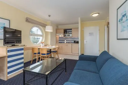 4 Ferienwohnung Bernsteinwind in Zingst - Wohnbereich mit offener Küche  Bernsteinwind