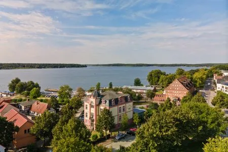 2 Ferienwohnung Altstadtapartment Carli Waren (Müritz) - traumhafter Blick auf den See und die Uferpromenade  Altstadtapartment Carli