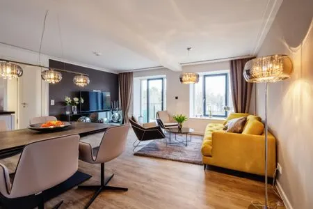 Wohn/Essbereich: Sofa, Sitzbereich, Essbereich, TV, Zugang zu, Balkon FeWo Ambiente in PRORA - 6.31