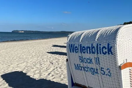 Strandkorb am Strand FeWo Wellenblick in PRORA - 2.53