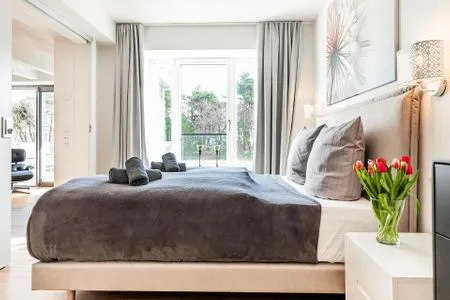 Schlafzimmer 1: 1 Doppelbett (180x200), Flach-TV, Insektenschutzgitter FeWo Strandlust in PRORA - 7.11