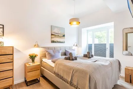 Schlafzimmer 2: Doppelbett (160x200), TV, Kleideschrank FeWo TREIBsand in PRORA - 2.03