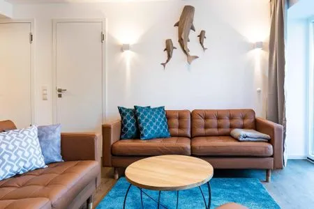 Wohnzimmer: Couch, LED-Flachbildfernseher, Essbereich, WLAN, Kabel, Playstation (4. Generation) und Blu-ray-Player FeWo Sunshine Coast in PRORA - 4.11