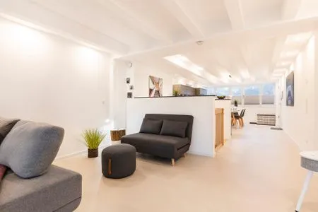 Wohn-/Essbereich: Schlafcouch (90 x 180), Sitzbereich, Essbereich, Smart-TV, mobiles Soundsystem (via Bluetooth), Zugang FeWo Frühlicht in PRORA - 4.36