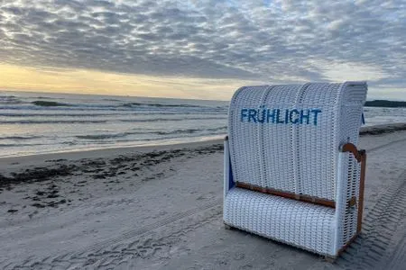 Strandkorb am Strand FeWo Frühlicht in PRORA - 4.36