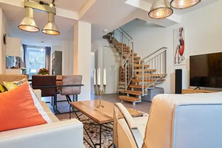 Wohn/Essbereich: Sofa, TV, Teufel-Soundanlage ( Achtung: Internetfernseher, nur mit der Zattoo App möglich, kein Kabel - FeWo Hühnergott in PRORA - 5.07