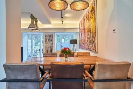 Wohn/Essbereich: Sofa, TV, Teufel-Soundanlage ( Achtung: Internetfernseher, nur mit der Zattoo App möglich, kein Kabel - FeWo Hühnergott in PRORA - 5.07