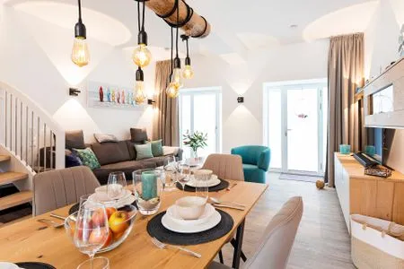 Wohn / Essbereich: TV, Netflix, Essbereich, W-LAN, Zugang zum Terrasse FeWo Lieblingsplatz in PRORA - 7.06