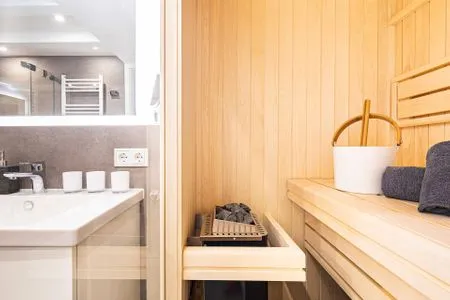 Badezimmer: Regendusche, Haartrockner, Sauna FeWo Pontos in PRORA - 4.35