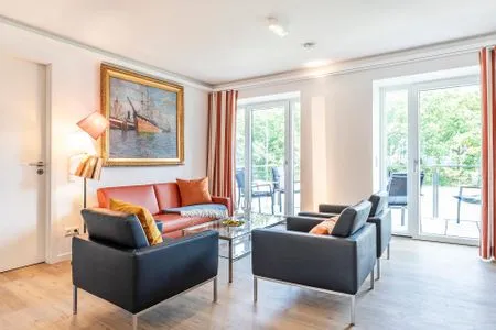 Wohnzimmer: Sitzgruppe mit Couchtisch, LED-Flachfernseher, WLAN, Kabel FeWo Seeadler in PRORA - 2.11