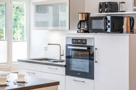 Küche: offene Küche mit Essbereich FeWo Seeadler in PRORA - 2.11
