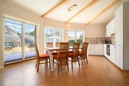 2 Ferienhaus Solveig - Kugelhaus am Tollensesee - großzügiger Essbereich  Solveig