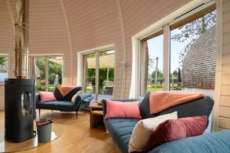 3 Ferienhaus Eos - Kugelhaus am Tollensesee - offener Wohnbereich  Eos