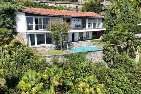 View of landmark Villa Paradiso