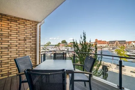 2 Ferienwohnung Hafenblick Waren (Müritz) – Großzügiger Balkon mit herrlichem Panoramablick auf den Hafen  Hafenblick