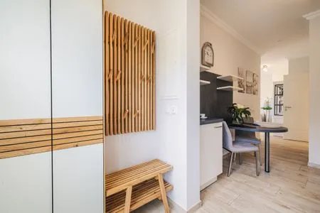 Wohnungseingang mit Essbereich Logierhaus Friedrich WE 2 - "Strandrose"