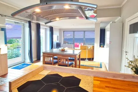 Wohnzimmer Strandvilla Beletage - exklusive Wohnung mit einzigartigem Meer - und Hafenblick