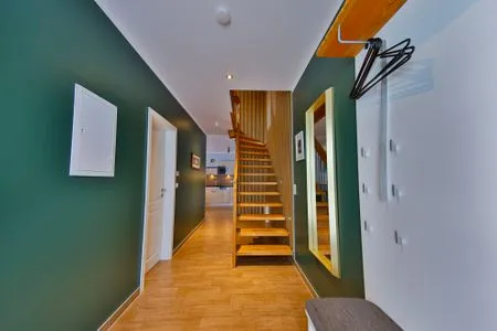 Flur Green Eagle Lodge