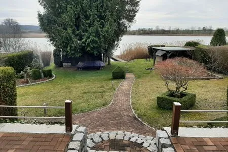  Ferienhaus direkt am See
