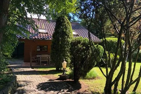  Blockhaus am Waldrand