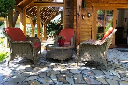  Blockhaus am Waldrand