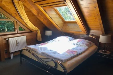  Blockhaus am Waldrand