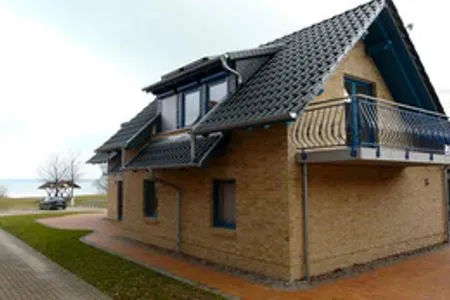  Ferienhaus direkt an See & Strand